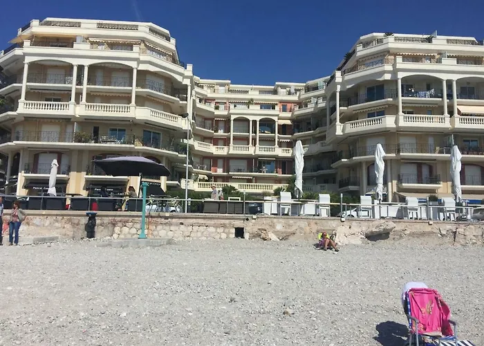 Sharon In Victoria Daire