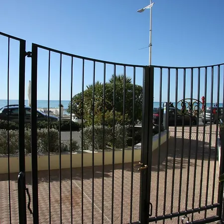 Sharon In Victoria * Menton